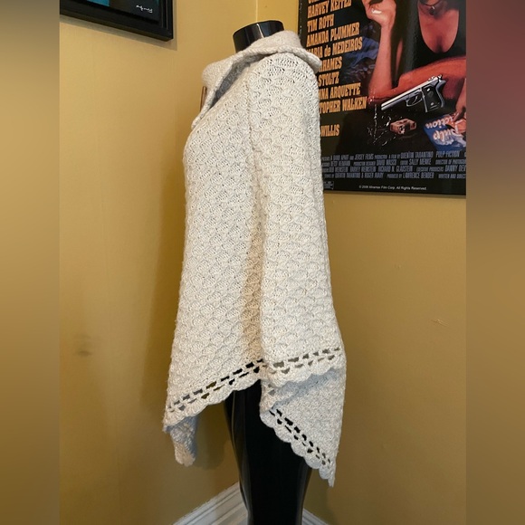 Women’s Vintage Handmade Wool (50%) Shawl ( OS ) - Picture 4 of 5